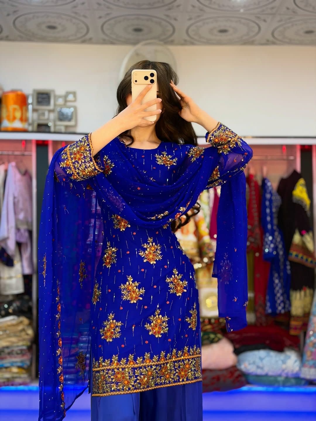 Königsblaues Hazaragi-Kleiderset mit Stickerei — handmade Afghan dress